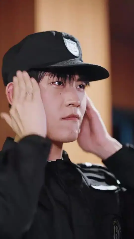 《我的绝美总裁女老板》：霸道女总裁爱上我？甜宠剧情下的职场生存法则